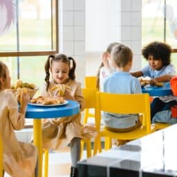 Little kids eating lunch at school.